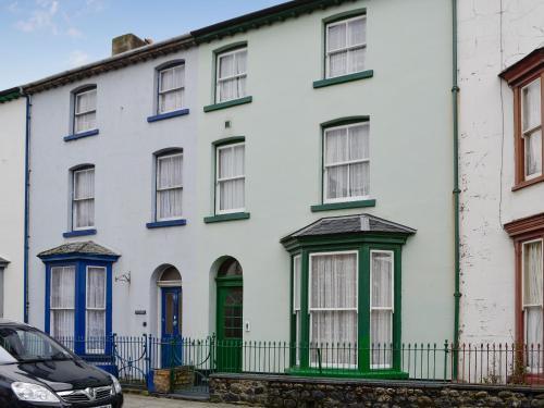 32 High Street