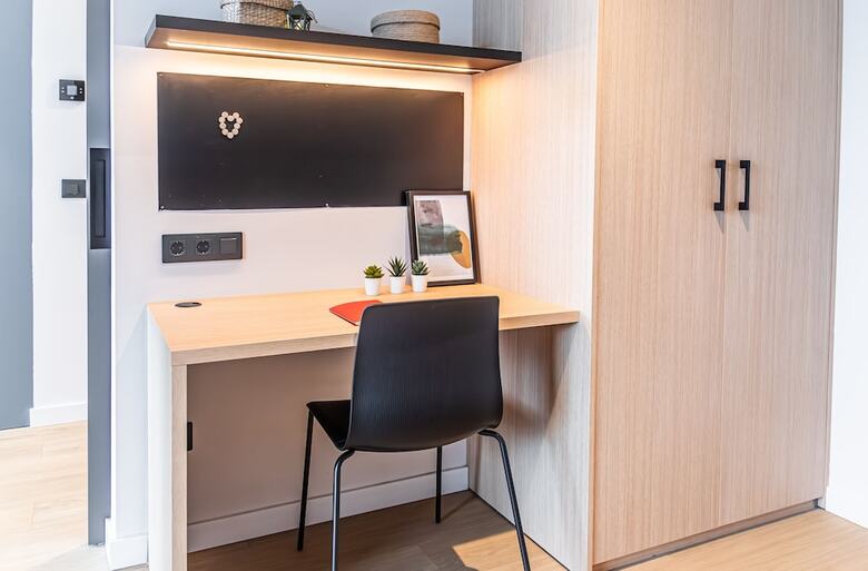 Residencia Atenea Living
