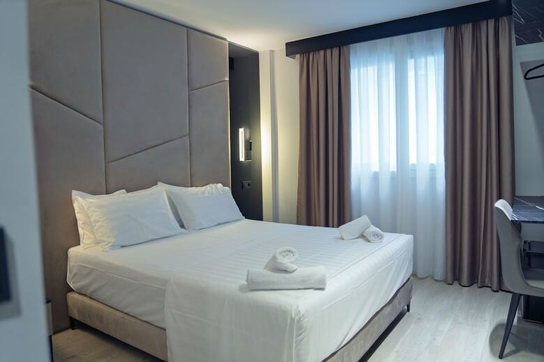 Mefolinkel Suits Hotel