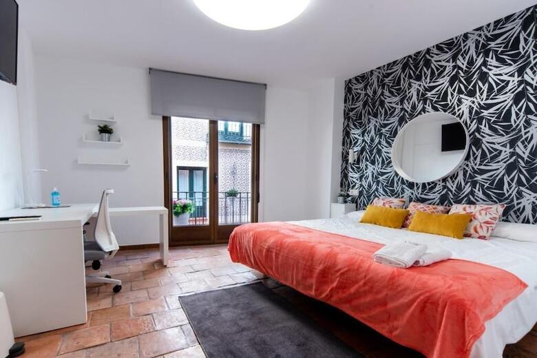 Hostal Vizcainos Home Away