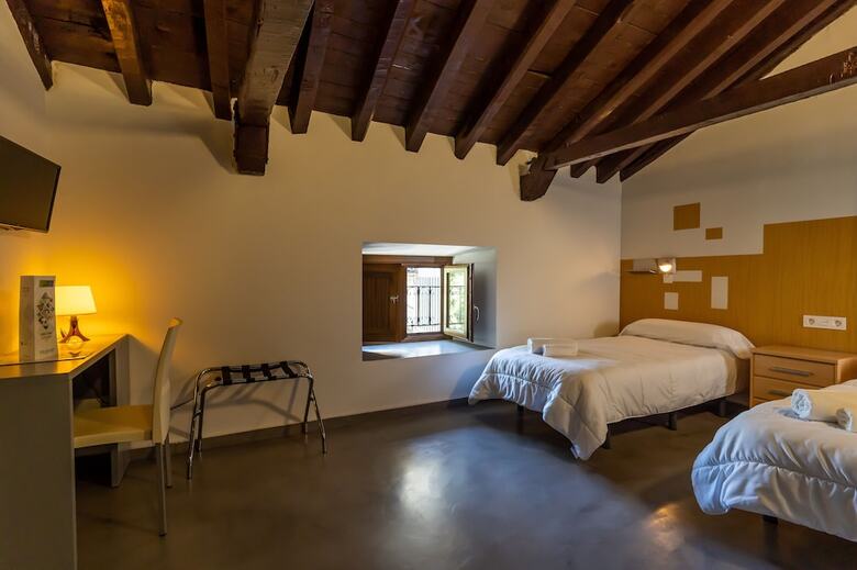 Hostal Albergue Inturjoven Cazorla - Hostel