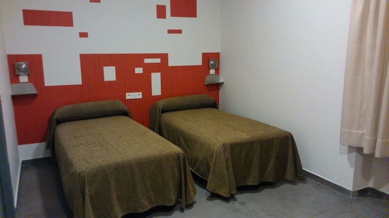 Hostal Albergue Inturjoven Cazorla - Hostel