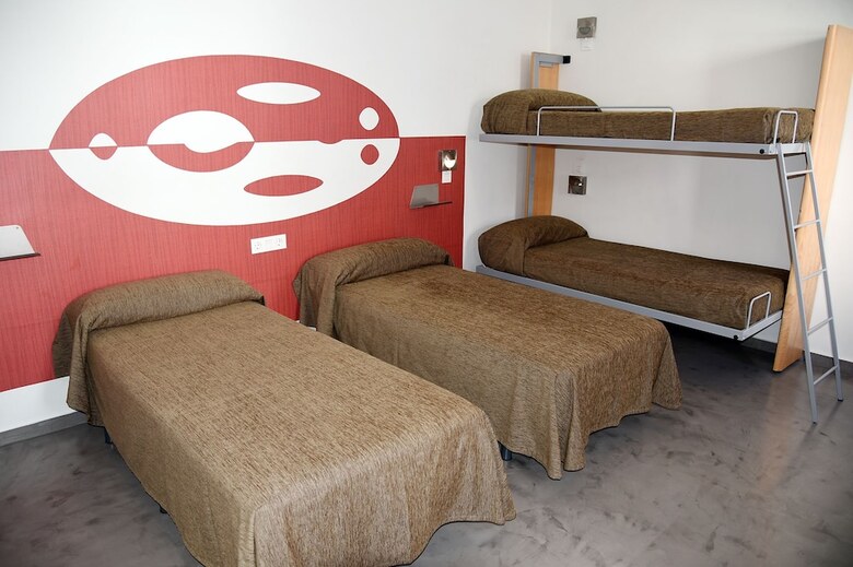 Hostal Albergue Inturjoven Cazorla - Hostel
