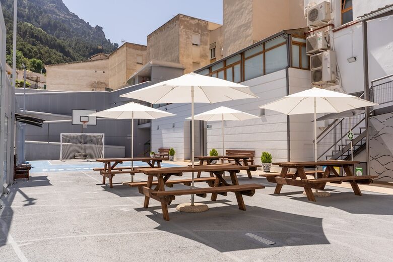 Hostal Albergue Inturjoven Cazorla - Hostel