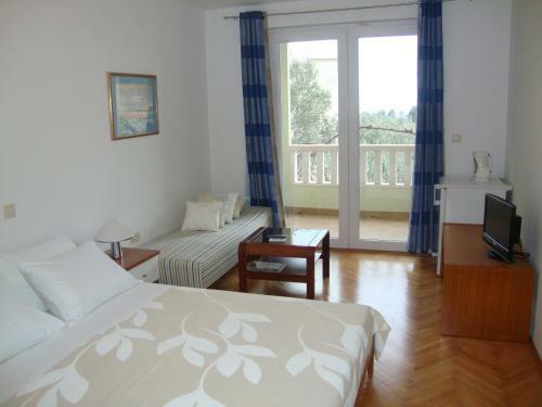 Apartments Villa ?izmi?