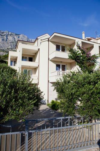 Apartments Villa ?izmi?