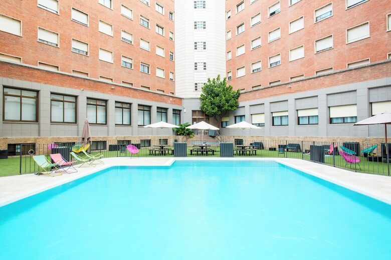 Hostal Residencia Universitaria Resa Barcelona Diagonal - Campus Accomodation