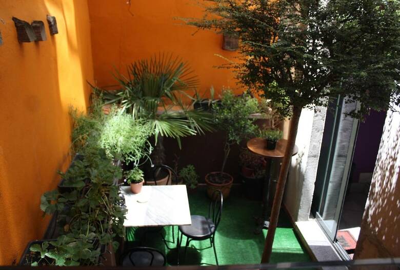 Hostal Revolutum Hostel