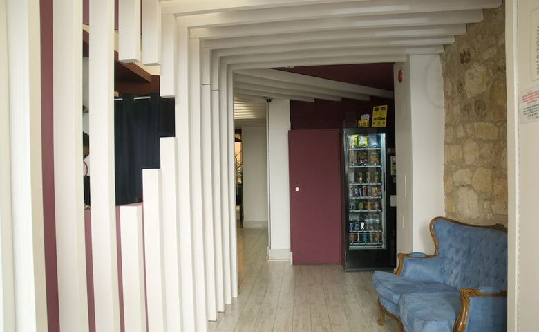 Hostal Revolutum Hostel