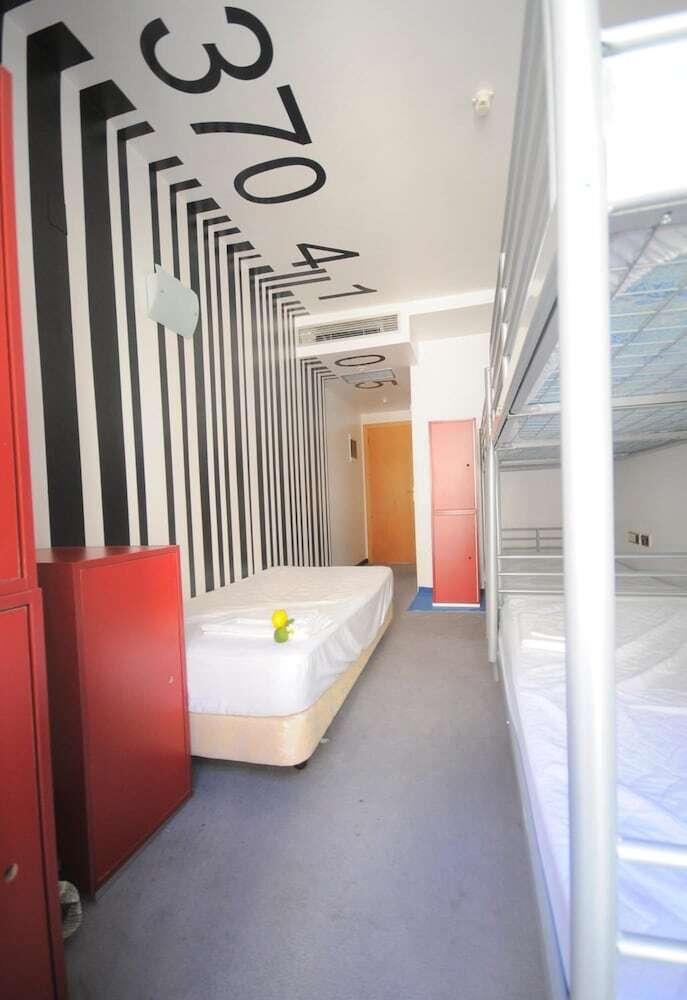 Hostal Revolutum Hostel