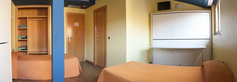 Hostal Revolutum Hostel