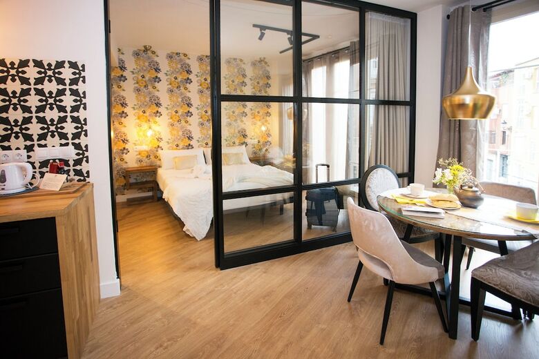 Aparthotel Graffiti Suites M�laga