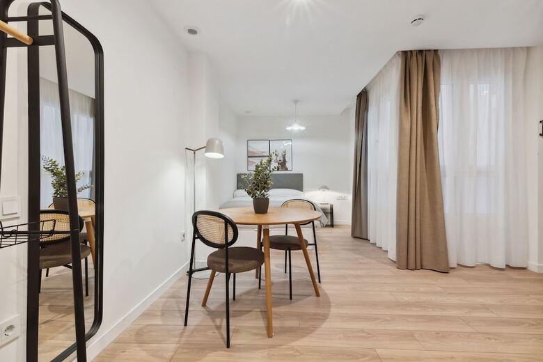 Aparthotel Limehome Valencia Carrer Del Pare Palau