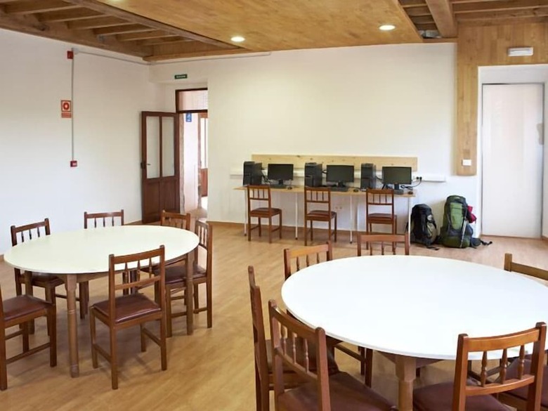 Hostal Albergue Monasterio De La Magdalena - Hostel