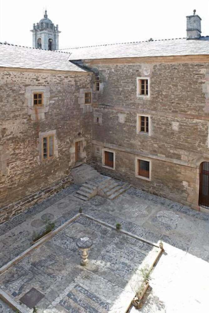 Hostal Albergue Monasterio De La Magdalena - Hostel