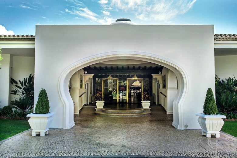Hotel Four Seasons Country Club