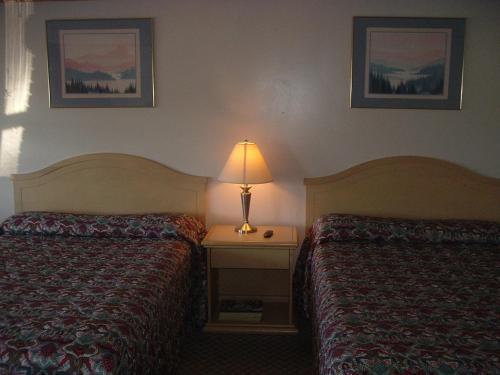 Fels Three Crown Motel