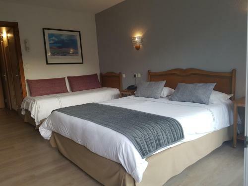 Hotel H�tel Les Chatelmin�s