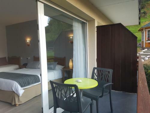 Hotel H�tel Les Chatelmin�s
