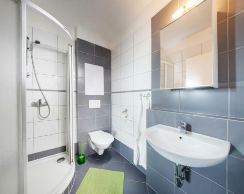 Apartments Kope?n� With Parking
