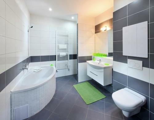 Apartments Kope?n� With Parking