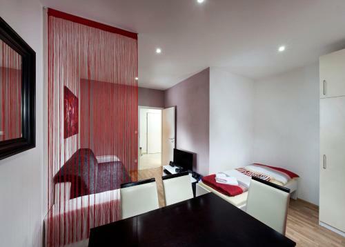 Apartments Kope?n� With Parking