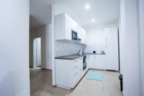 Apartments Kope?n� With Parking