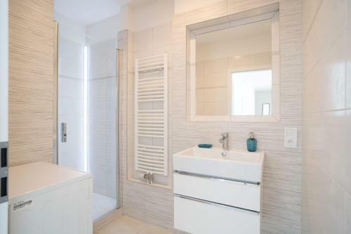 Apartments Kope?n� With Parking