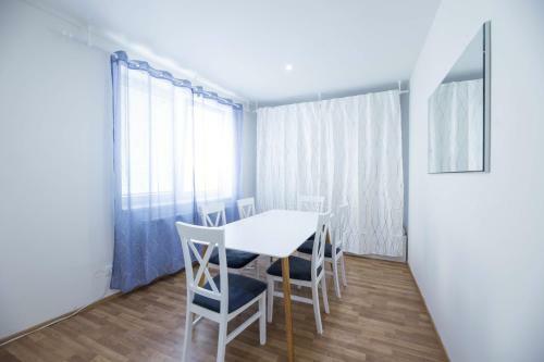Apartments Kope?n� With Parking