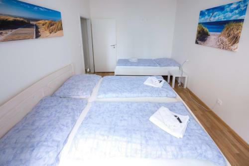 Apartments Kope?n� With Parking