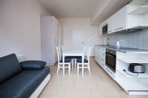 Apartments Kope?n� With Parking