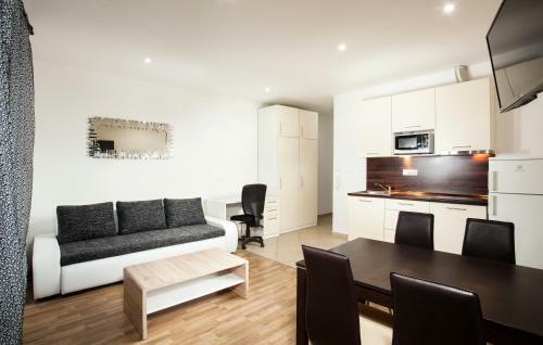 Apartments Kope?n� With Parking
