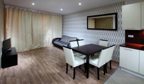 Apartments Kope?n� With Parking