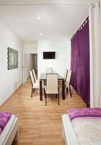 Apartments Kope?n� With Parking