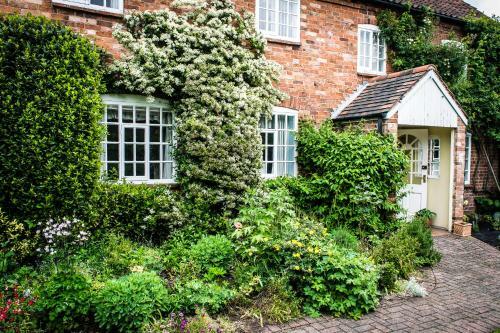 The Country Cottage Hotel