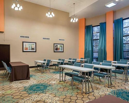 Hotel Quality Suites Sulphur