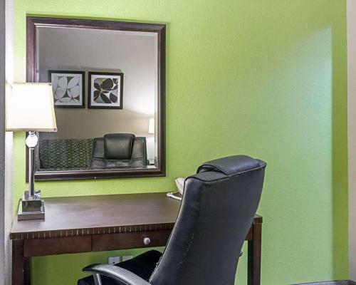 Hotel Quality Suites Sulphur