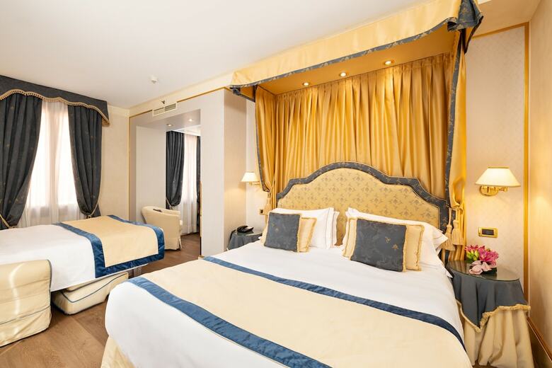 Hotel A La Commedia