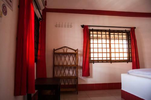 Hostal Top Banana Guesthouse & Rooftop Bar