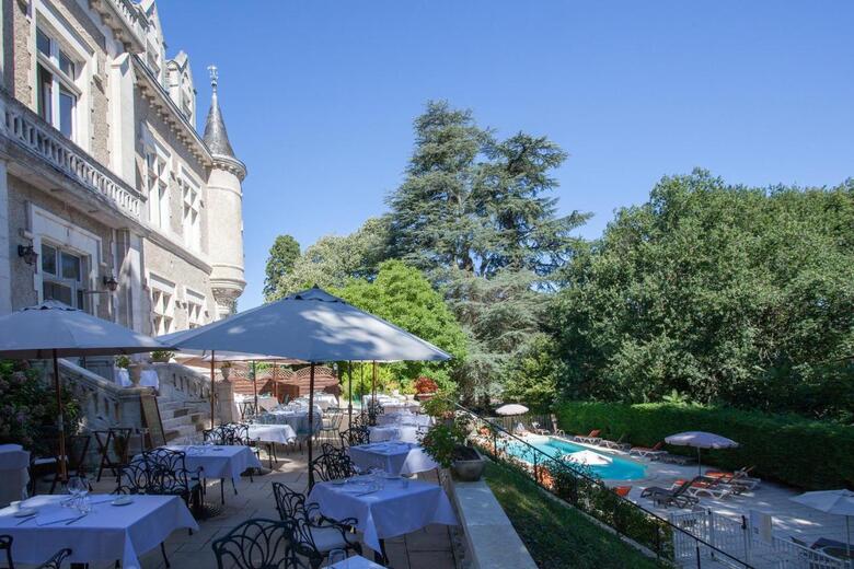 Inter-hotel Le Chateau Des Reynats
