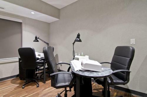 Hotel Home Inn & Suites