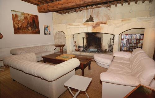Holiday Home Mas De La Tour De Lubiere