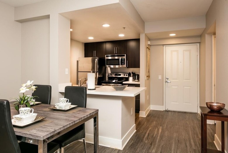 Apartamento Furnished Suites In Corporate