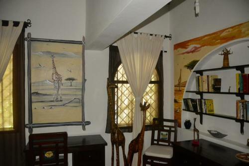 Bed & Breakfast Luna House Moyo Wa Dunia Ltd