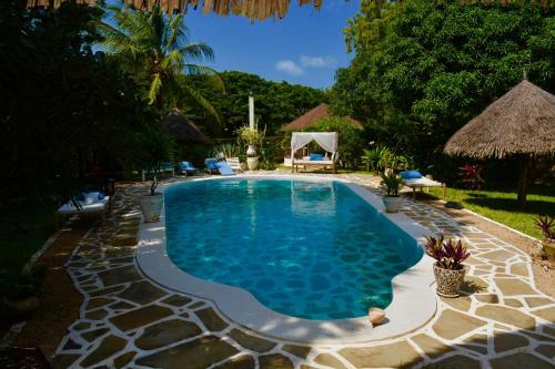 Bed & Breakfast Luna House Moyo Wa Dunia Ltd