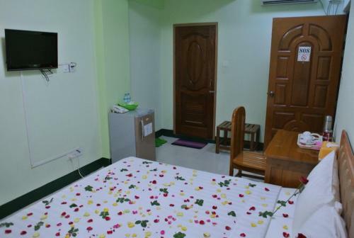 Daw Htay Hotel