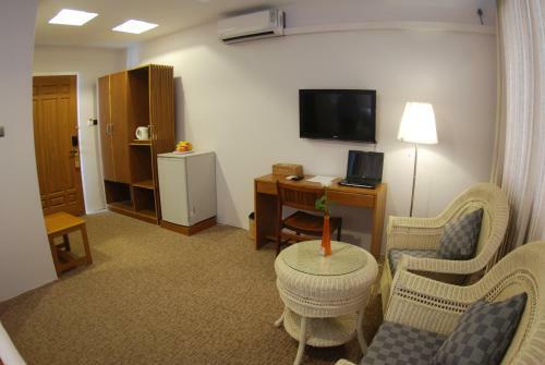 Holiday Hotel