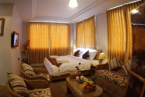 Holiday Hotel