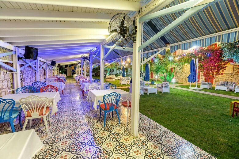 Alaroof Hotel