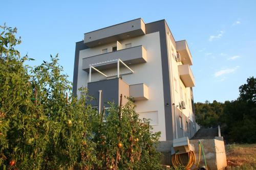 Apartments Planinich